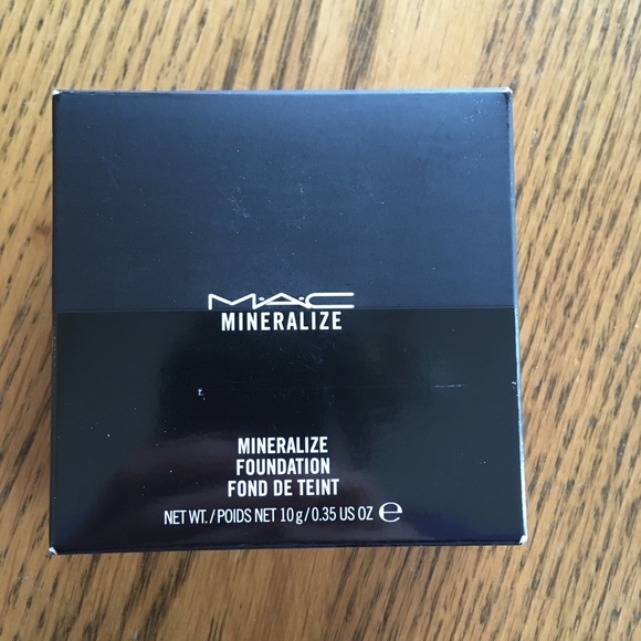 MAC Mineralize Foundation Compact NC45 NEW - Picture 6 of 8